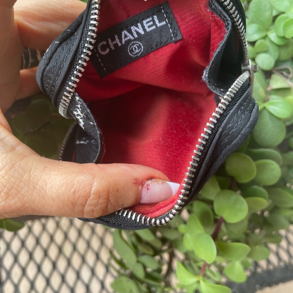 Chanel black travel line coin case - Picture 2 of 11